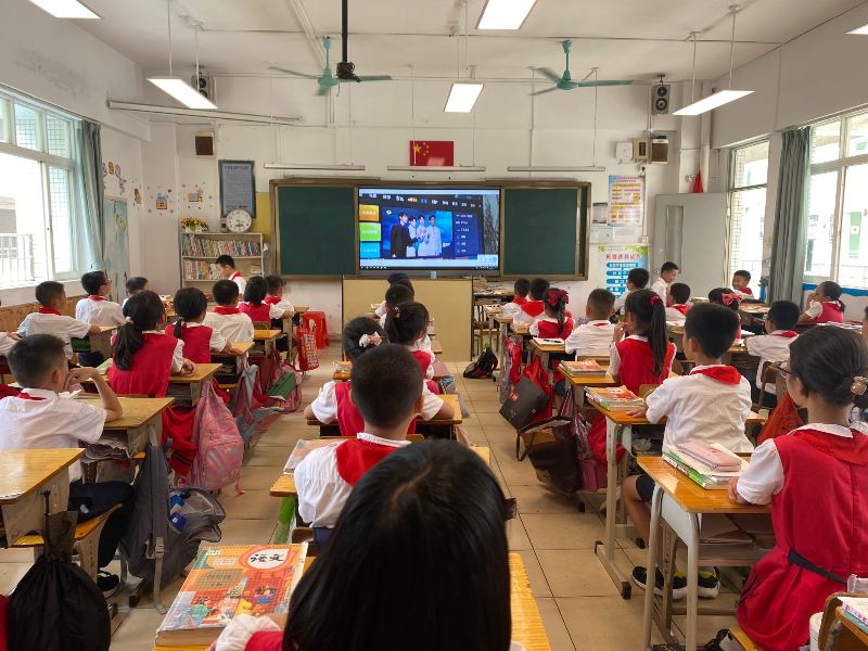 6.21小榄镇九洲基小学组织观看“美育课堂”10.jpg